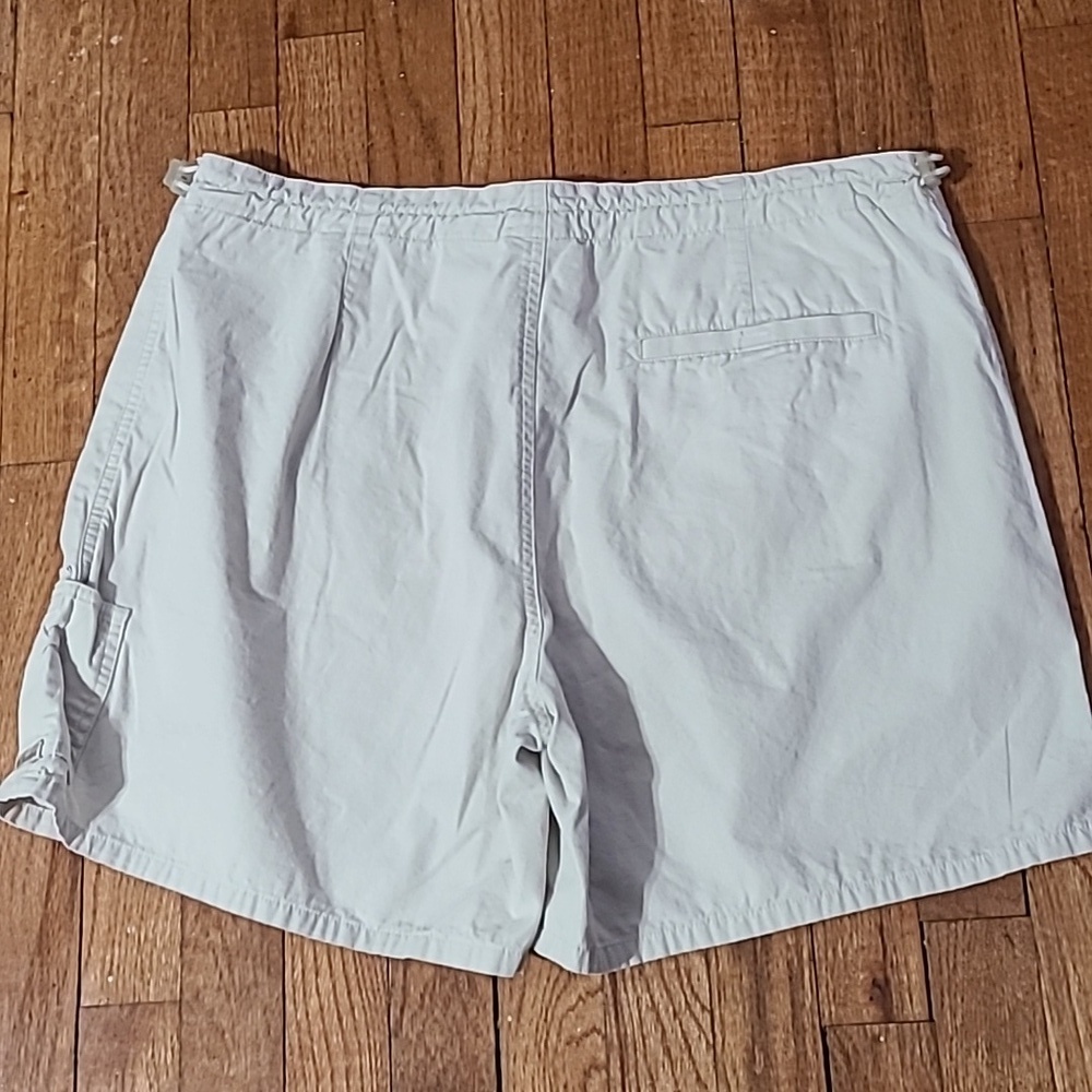 Columbia | women's cotton tan beige creme neutral khaki shorts flat front - Picture 8 of 10